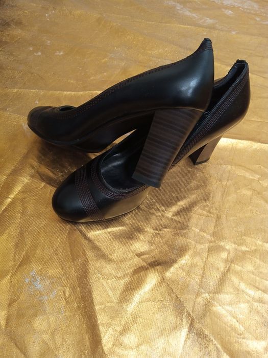 Продам женские туфли