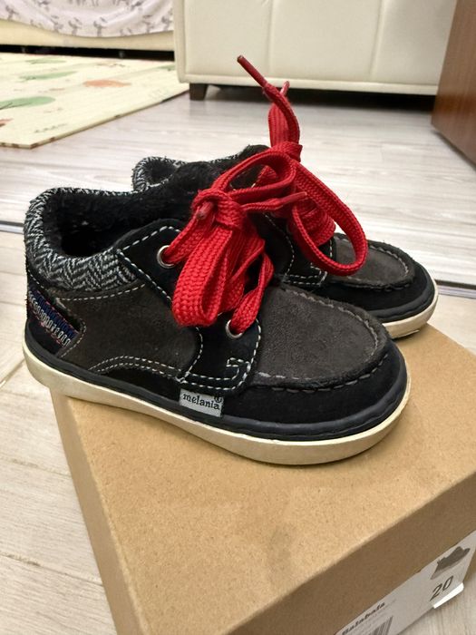 Детская фирменная обувь в отличном состоянии