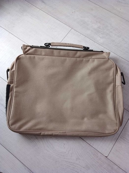 Чанта за лаптоп .