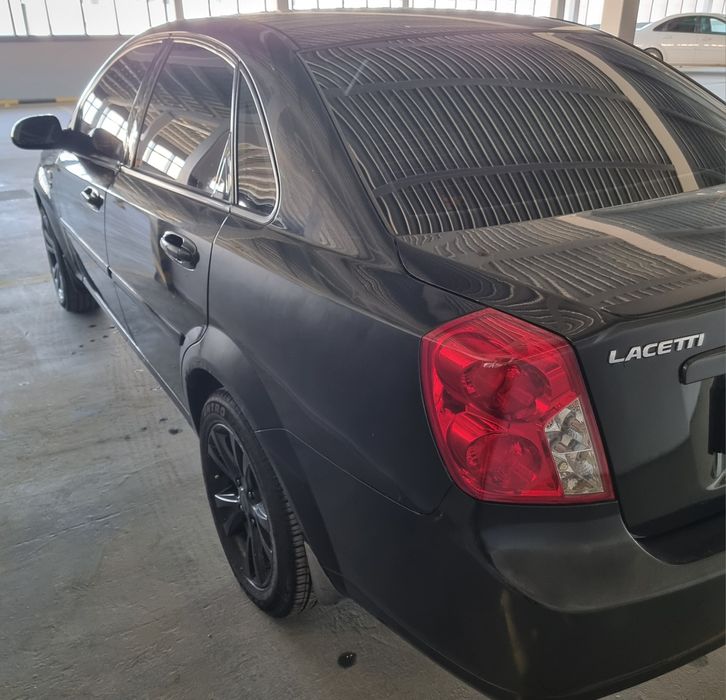 Lacetti 1.8 sotiladi