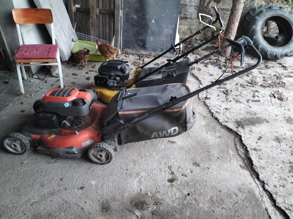 Vând mașină de tuns gazon.