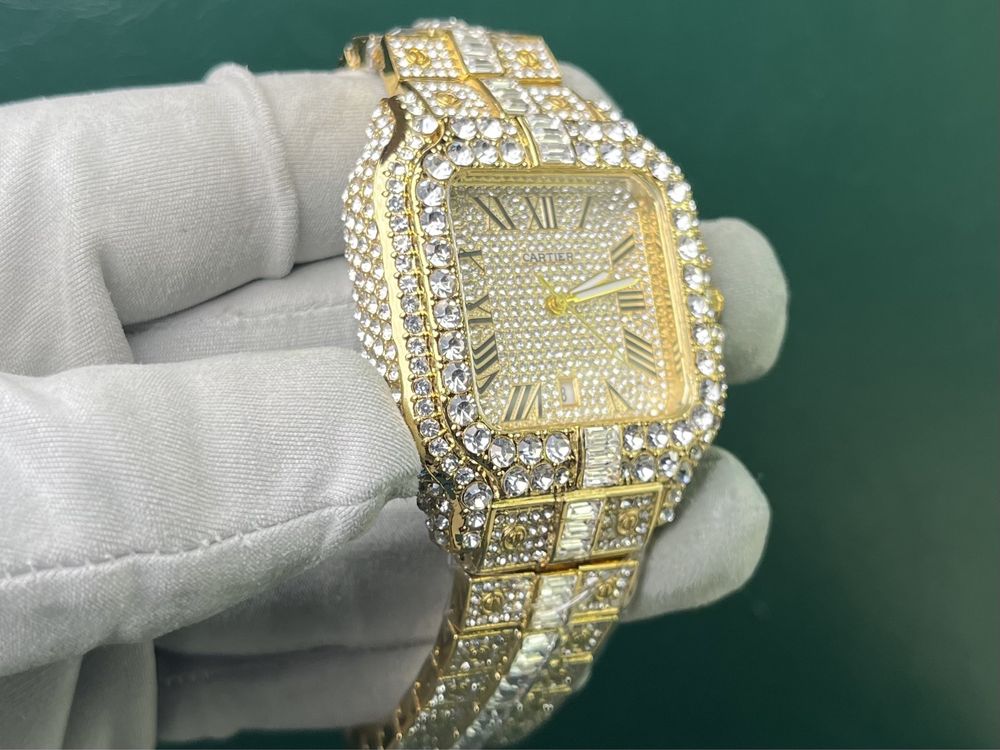 Часовник Cartier С диаманти