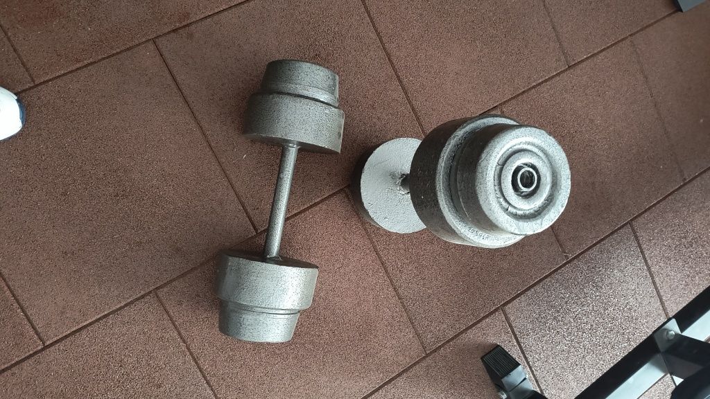 Продавам  дъмбели