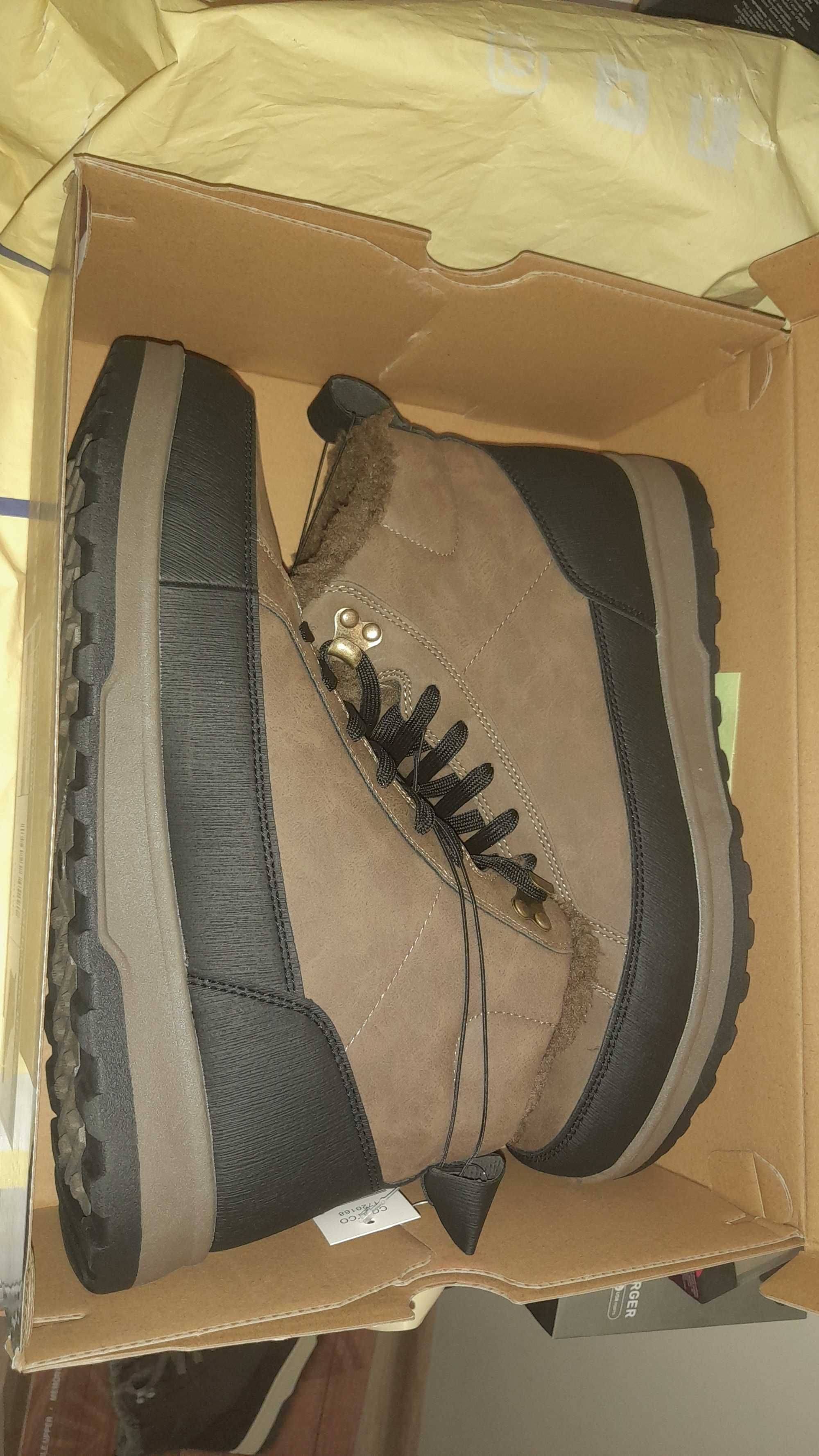 Обувки марка Weatherproof