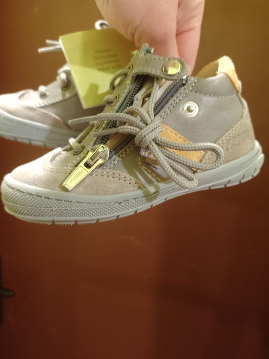 Нови кожени обувки Primigi 23н.