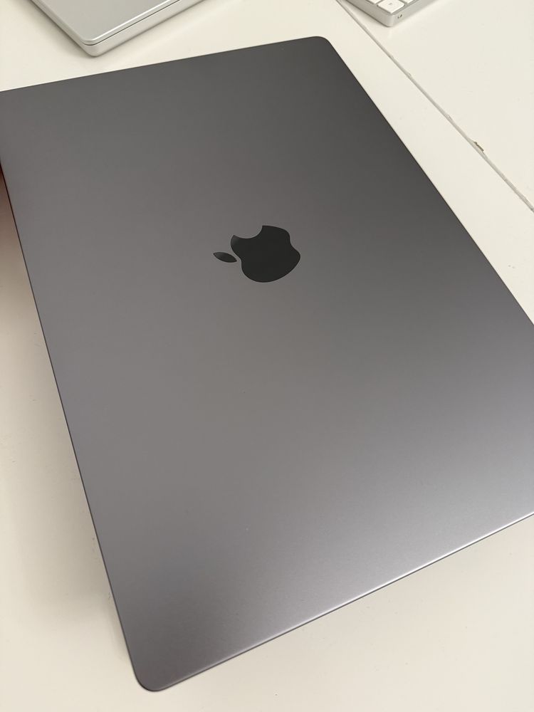 Macbook Pro 16" M2 Pro 16 GB RAM - 512 GB SSD