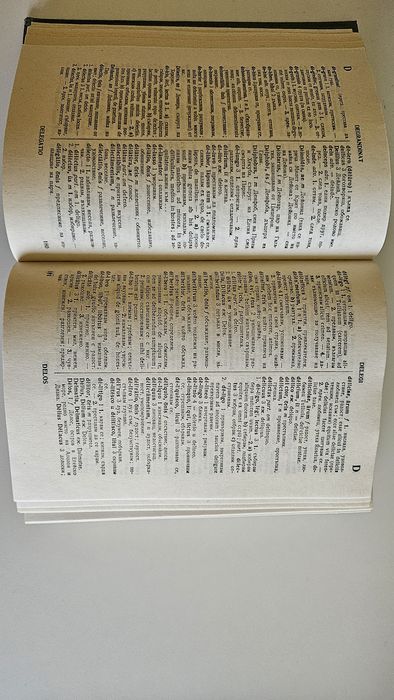 Латинско-български речник