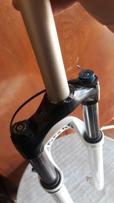 Обменяю оригинал вилку Rock shox на шоссе дуалы автоматы
