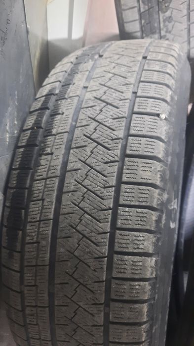 Продам резину треанжела 235/65 17