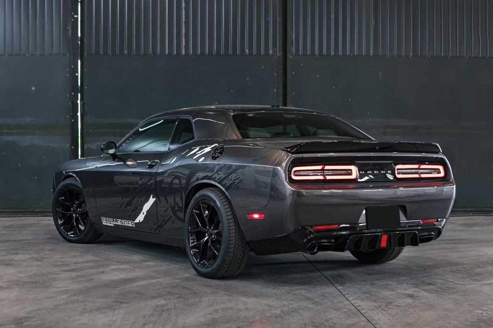 Автомобил под наем за сватби, абитуриентски балове и тържества