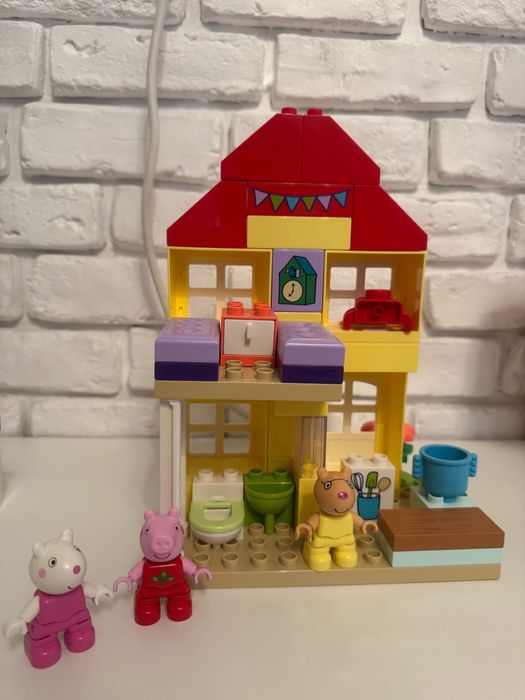 Lego Duplo къщата на Пепа Пиг и приятели. В отлично състояние!