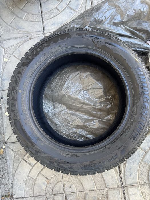 Продам комплект зимних колес BRIDGESTONE 205/55/R16