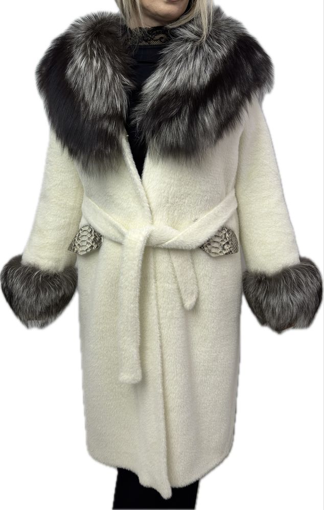 Haină din blană naturală de lama ALCANTARA