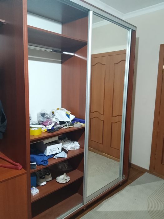 Продается сервант и прихожая