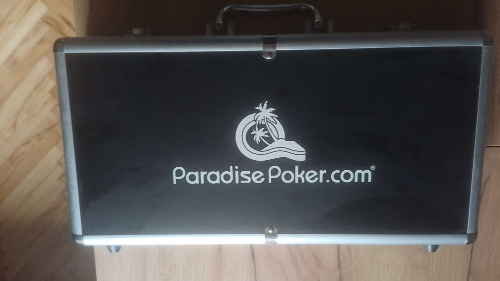 Покер чипове комплект 300 бр. с алуминиево куфарче