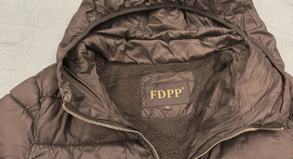 Geaca de fâș cu gluga de dama