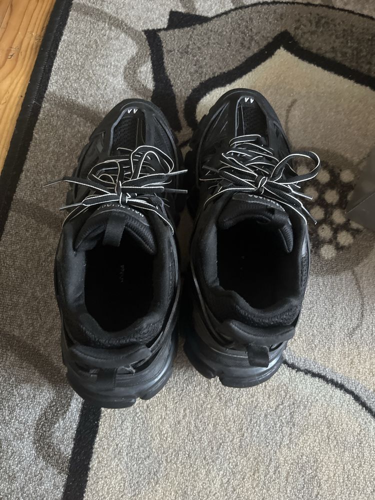 Balenciaga track