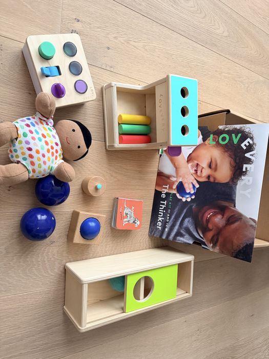 Set Lovevery 11-12 luni The Thinker