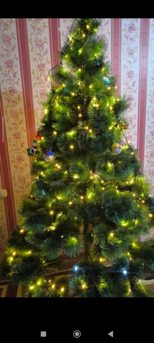 Продаётся Ёлка , очень красивая пышная