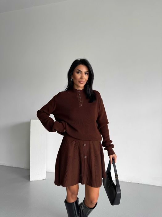 Черен и кафяв Костюм С Разкроена Мини Пола И Високo Деколте
Размери :