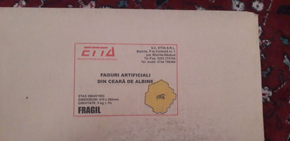 Vând faguri artificiali din ceară de albine