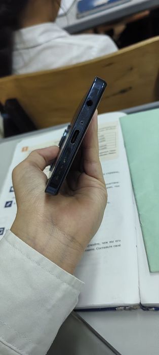 Infinix hot 40 с коробкой без зарядки, можно сделать обмен