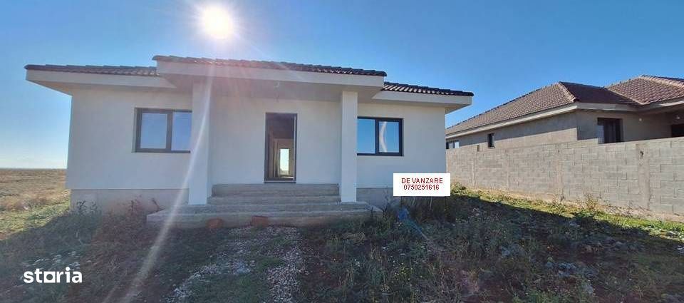 Casa individuala de vanzare, semifinisata, Santandrei