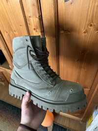 SCHIMB sau VAND Balenciaga Strike Boots