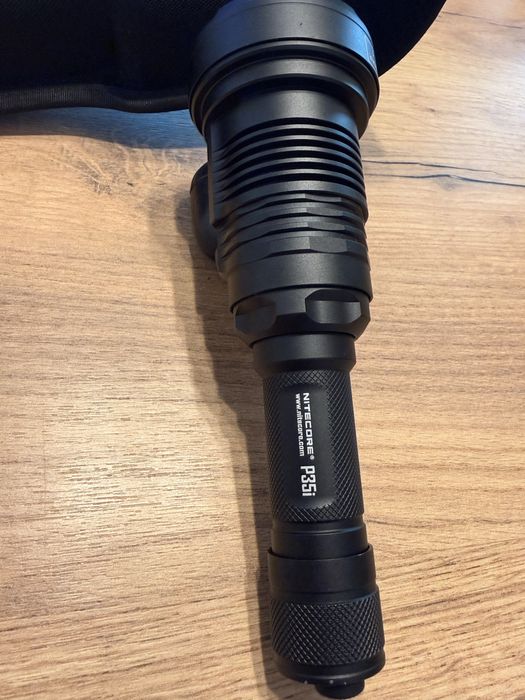 Lanternă profesională Nitecore P35i – Laser + LED, 3000 lumeni
