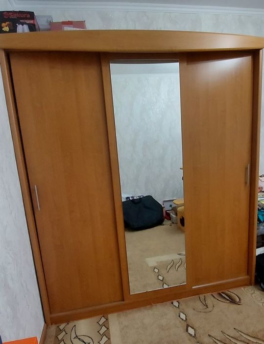 Шкаф в идеальном состоянии, большой! Вместительный