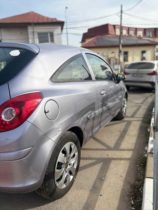 Opel corsa 1.3 dtci Coupe