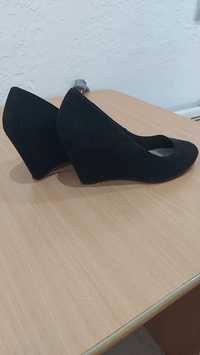 Продам женские туфли на платформе