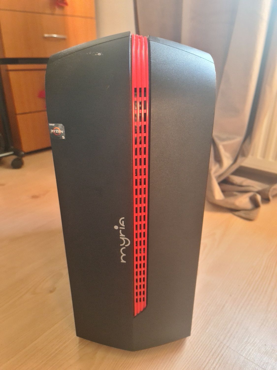 PC pentru Gaming + periferice RGB