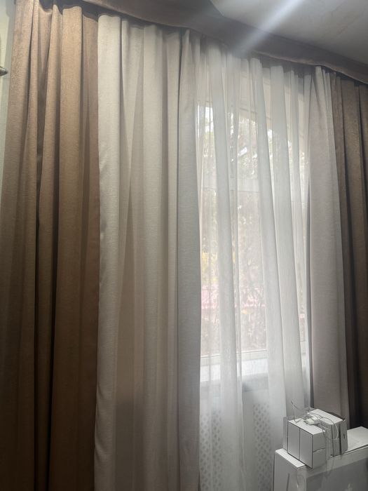 Посуда вазы шторы ковры мебель холодильники стаканы, кровати, конционе