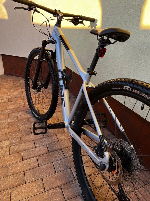 Bicicleta Cube Attention