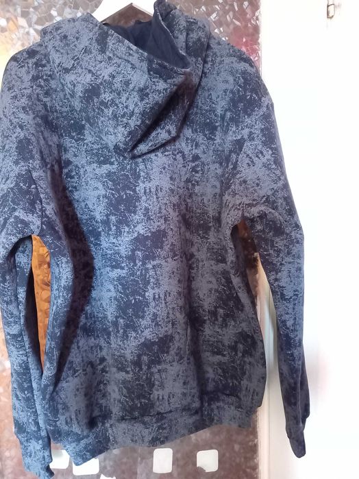 Мъжки син суичър, Армстар