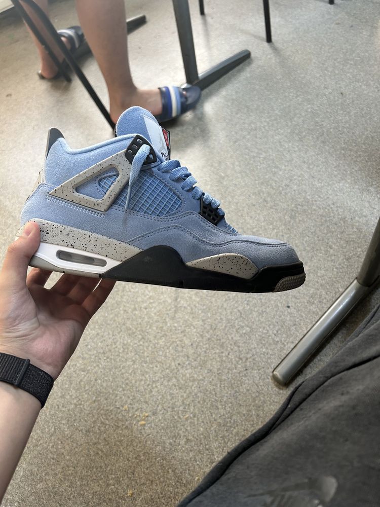 Jordan 4 University blue