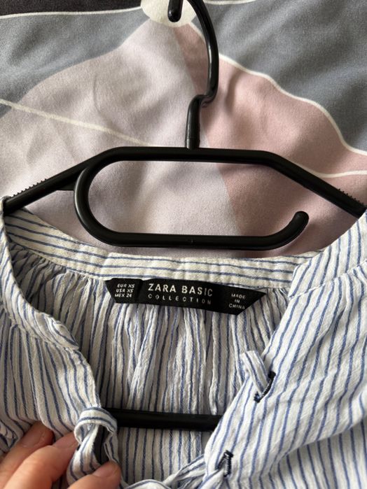 Cămașa cu dungi albastre