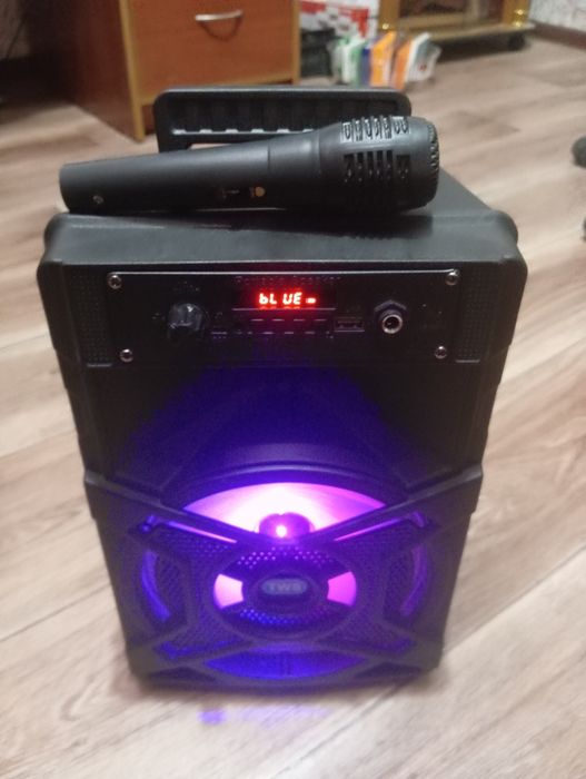 большая Bluetooth колонка с микрофоном