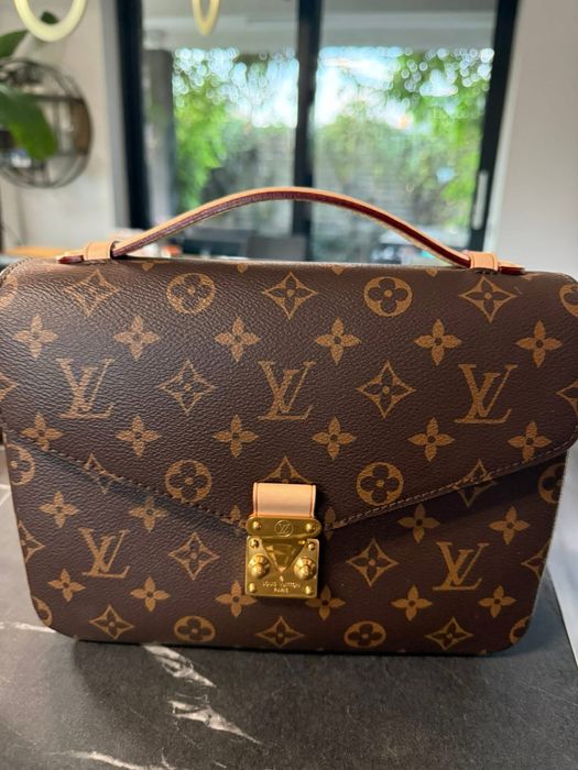 Louis Vuitton metis geanta
