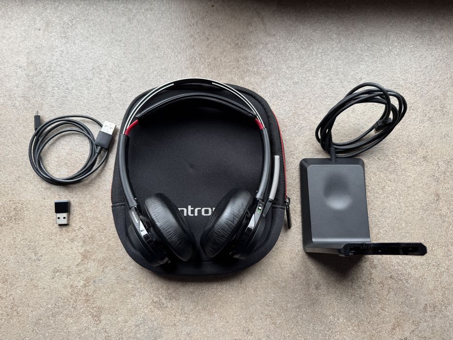 Продавам Plantronics voyager focus uc