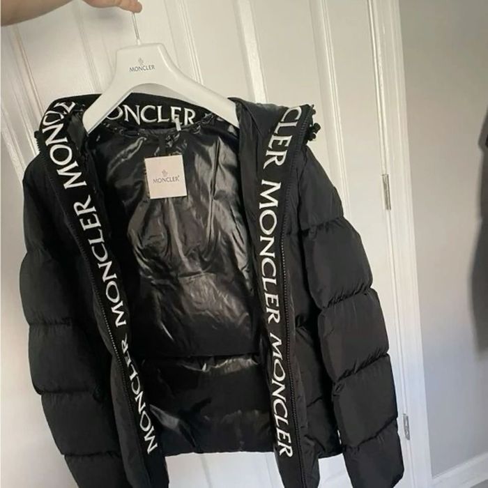 Куртка MONCLER качество проста супер