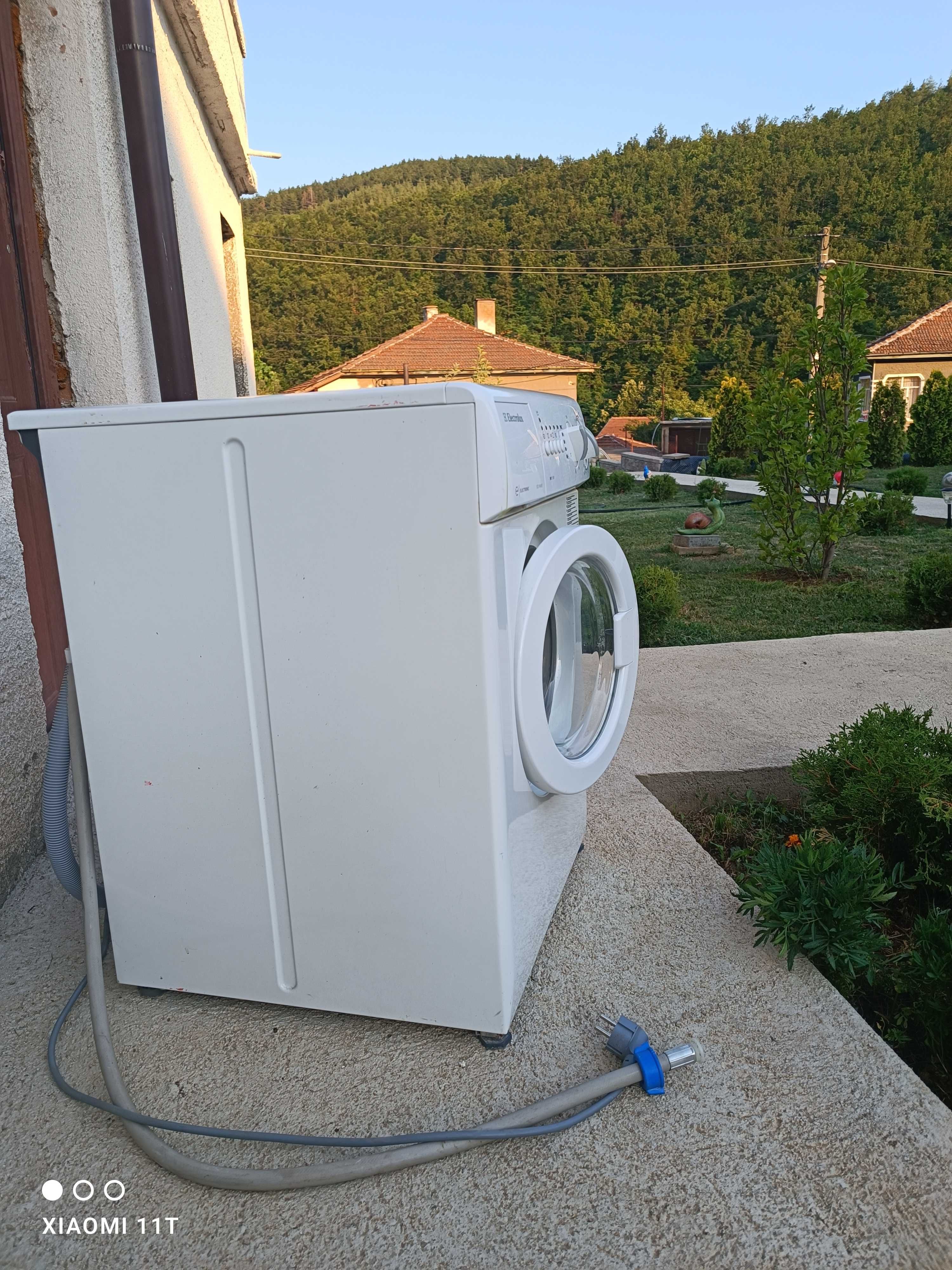 Мини пералня Electrolux EWC1150