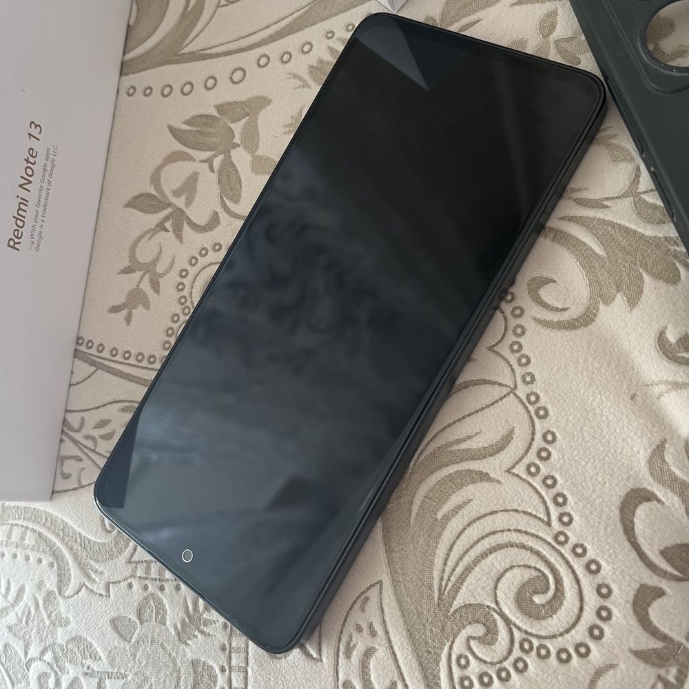 Xiaomi Redmi Note 13 8/256 Новый почти