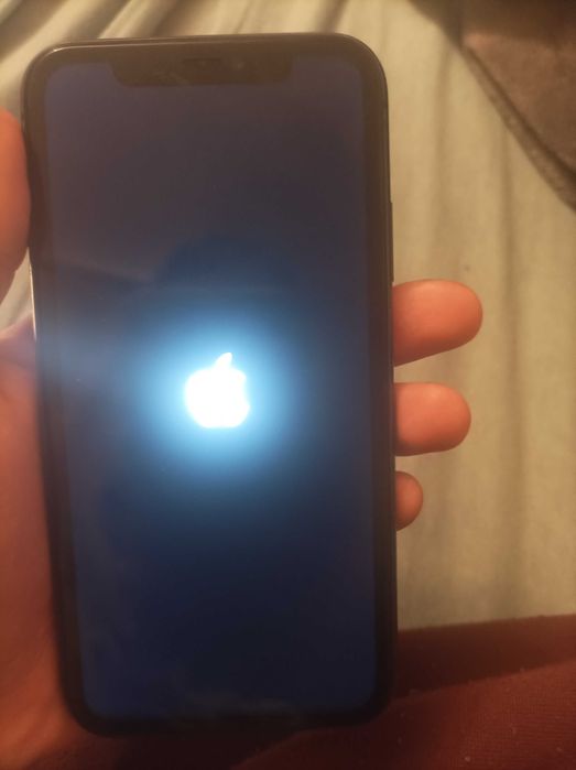 Продавам айфон 11 64гб