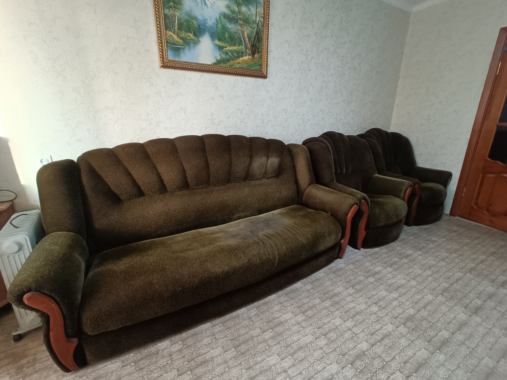 Продам диван и 2 кресла