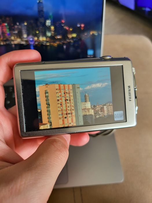 Fujifilm Fine Pix 7700EXR отличен