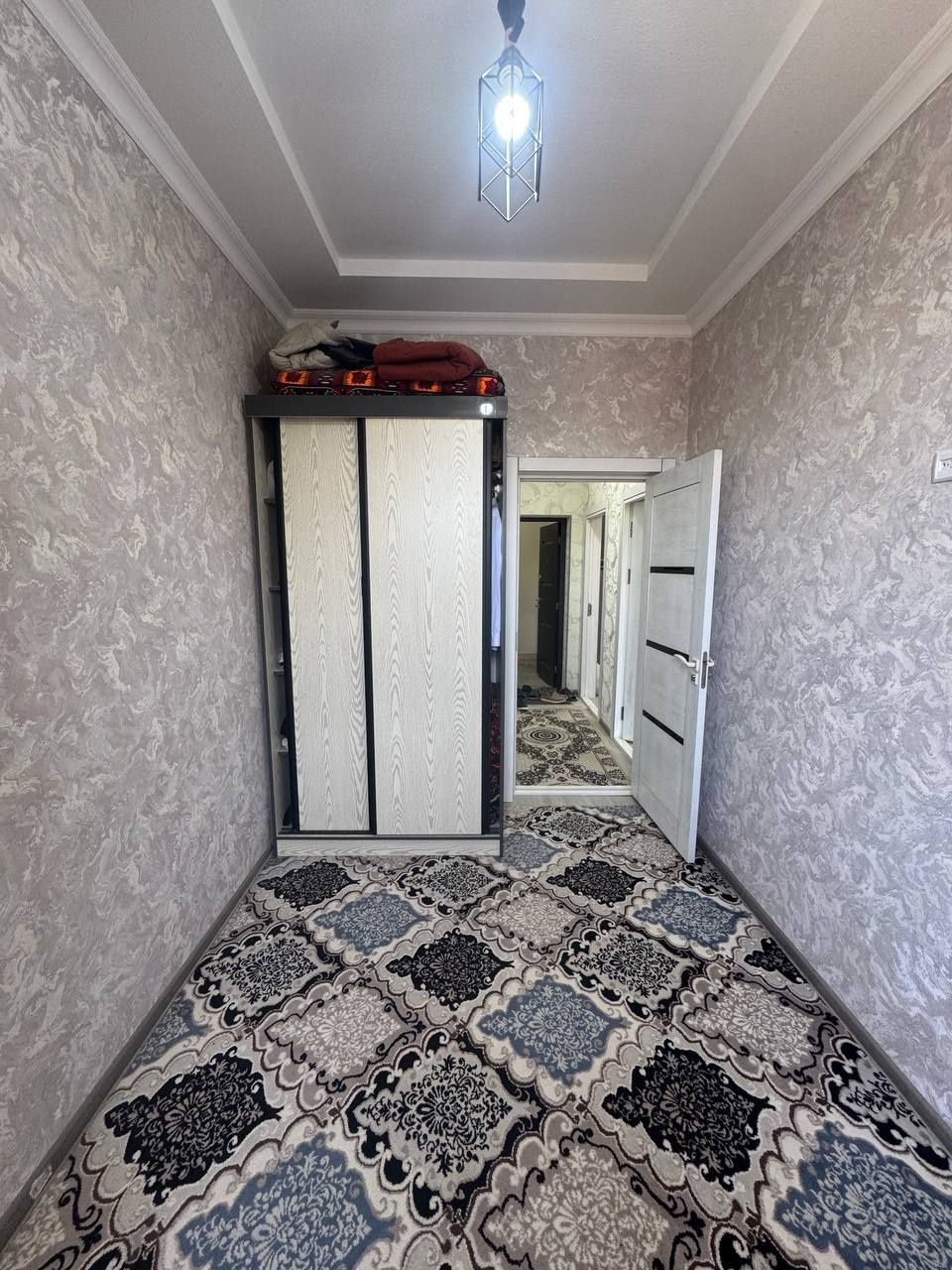 Срочно продается 2 ком.. каартира Вокзал. Узгазоил Ислохот 17