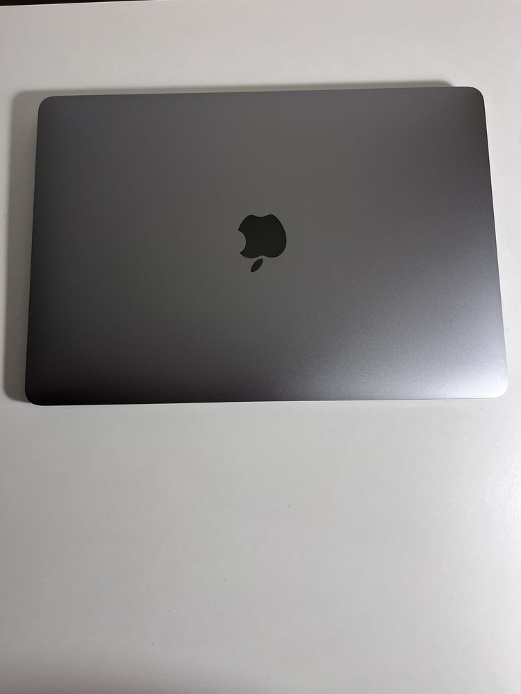 Продаю MacBook Air (M1, 2020)
