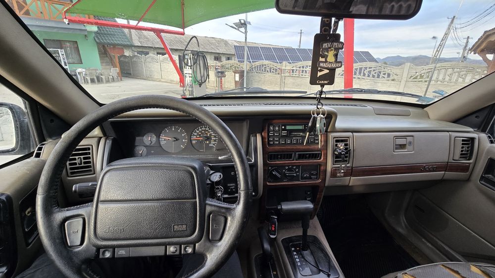 Jeep Grand Cherokee ZJ 5.2 V8